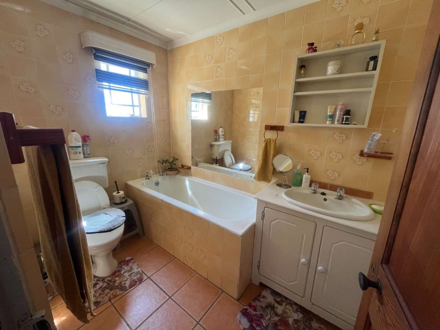 4 Bedroom Property for Sale in Kanoneiland Northern Cape